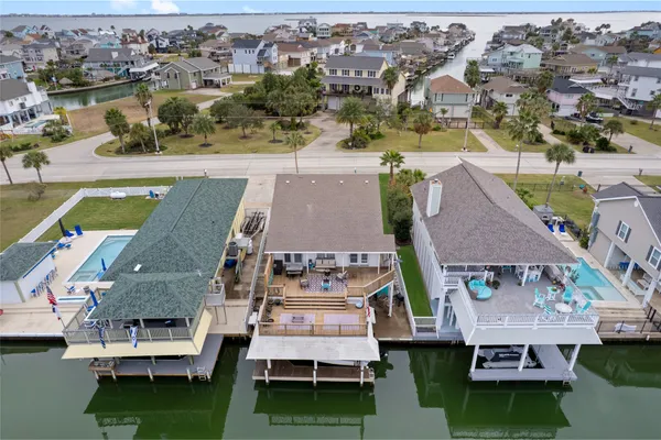 $3,500 | 1114 Tiki Drive, Tiki Island, TX 77554