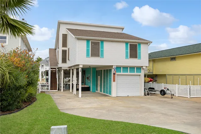 $3,500 | 1114 Tiki Drive, Tiki Island, TX 77554