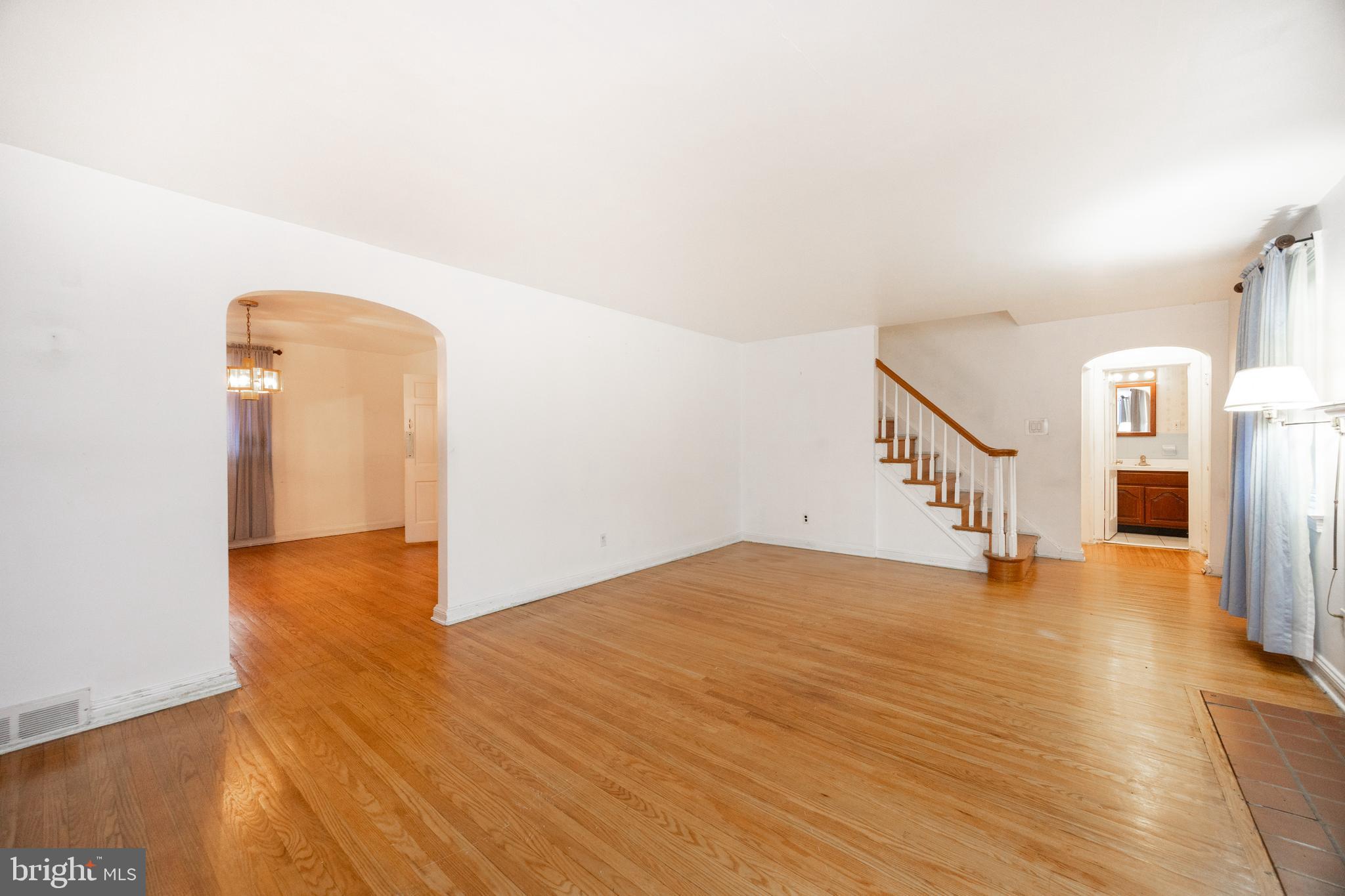 515 Andrew Road Springfield, PA 19064 - Photo 5 of 38 Living Room