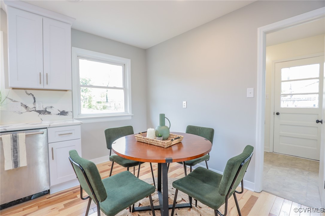 6626 Willson Road Henrico, VA 23231 - Photo 17 of 43 a view of a dining room with furniture and window