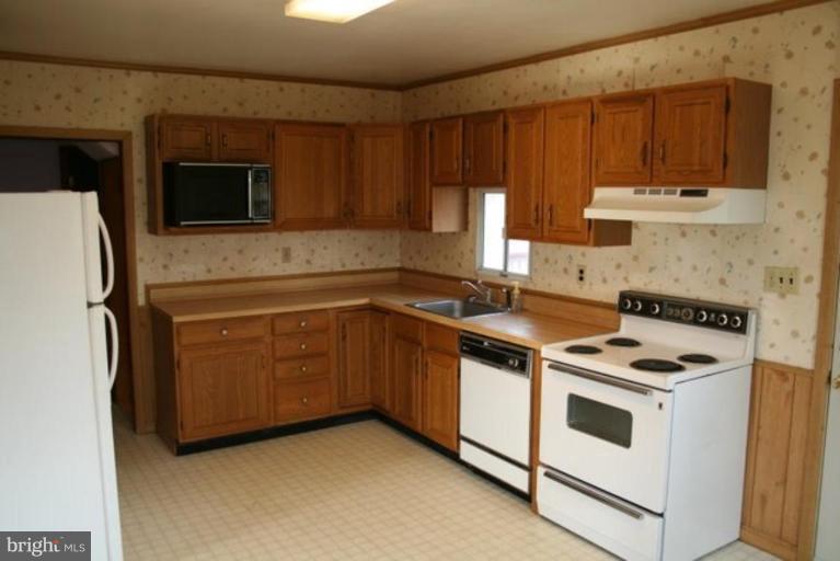 4821 Montgomery Road Ellicott City, MD 21043 - Photo 5 of 10 Kitchen