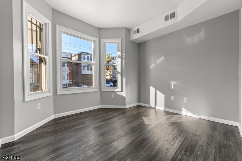 168 Sherman Avenue Newark, NJ 07114 - Photo 4 of 29