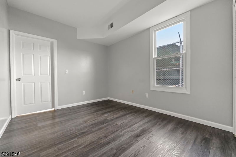 168 Sherman Avenue Newark, NJ 07114 - Photo 7 of 29