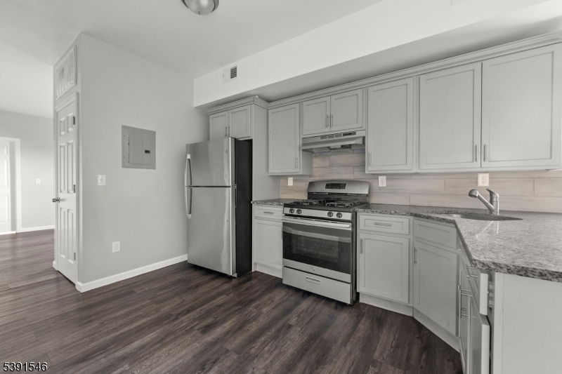 168 Sherman Avenue Newark, NJ 07114 - Photo 9 of 29