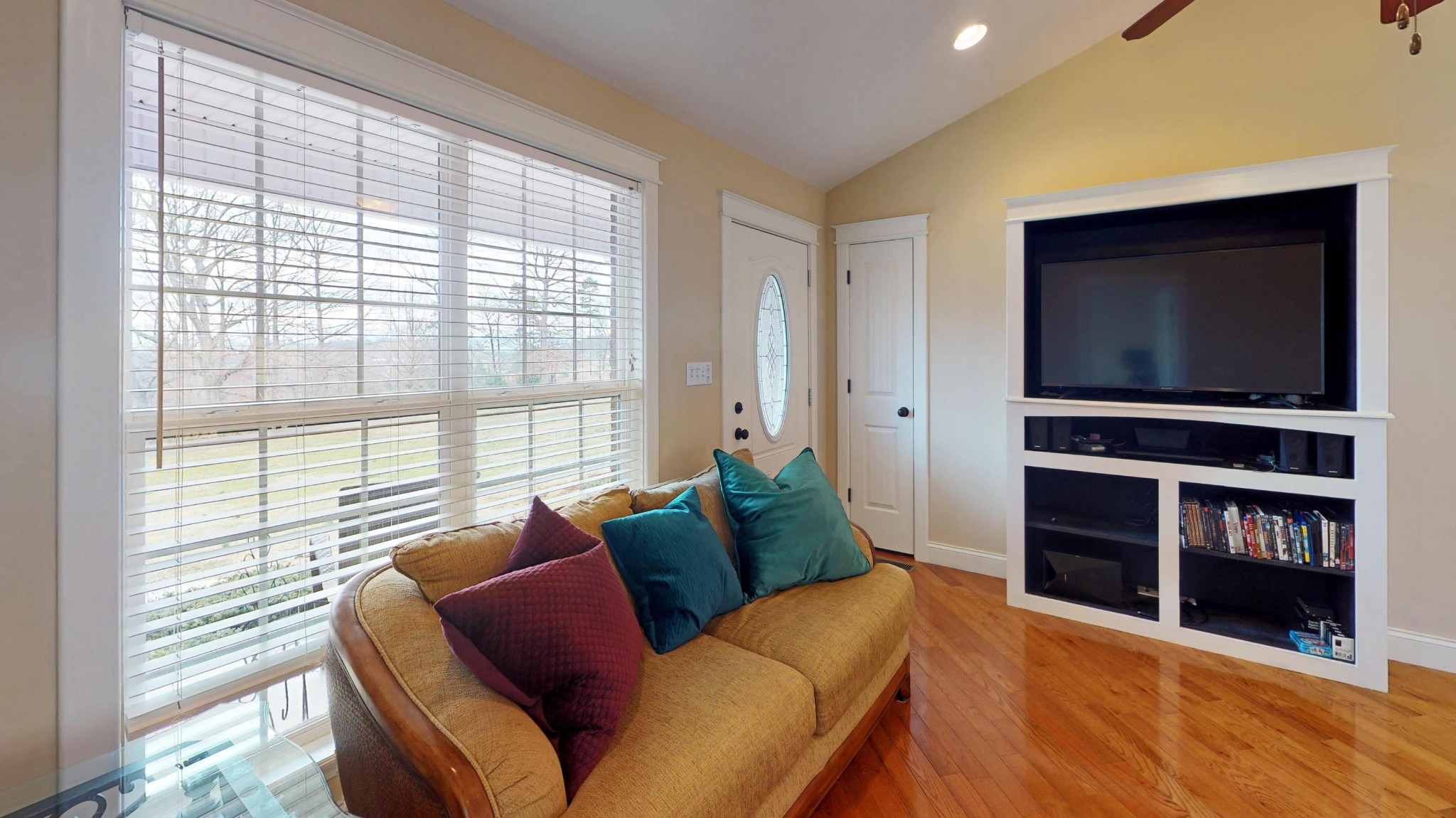 2797 Musser Road Morristown, TN 37813 - Photo 4 of 33 a living room with furniture and a flat screen tv