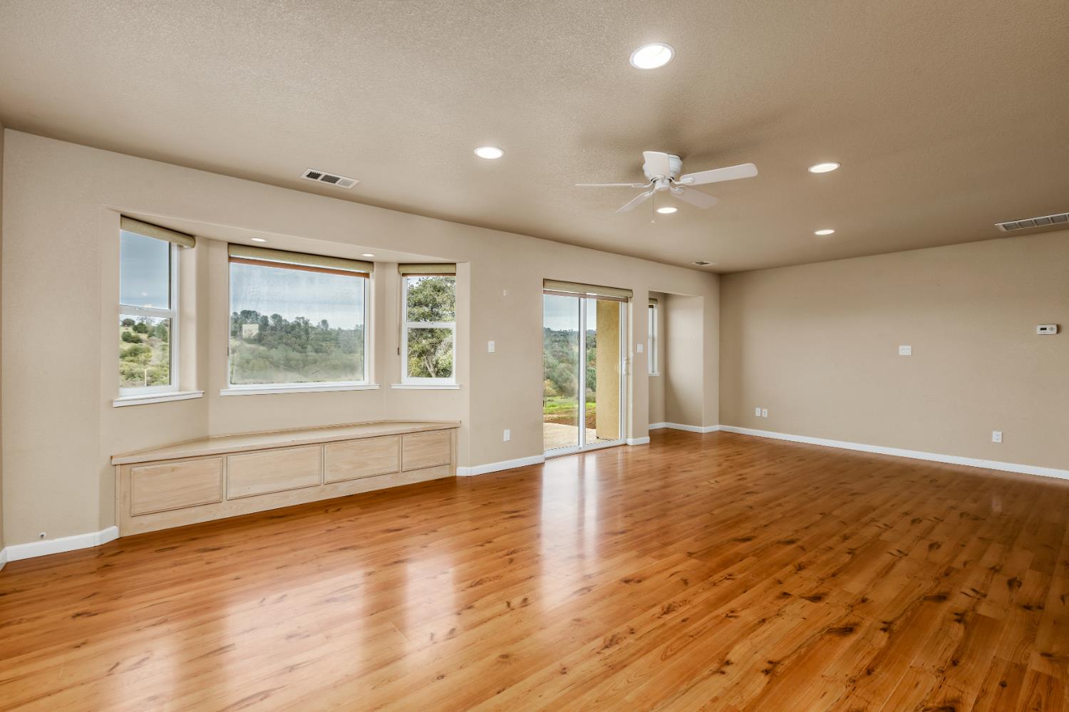 20839 Bear Hollow Road Grass Valley, CA 95949 - Photo 15 of 44 Bay window with built in storage and sitting bench