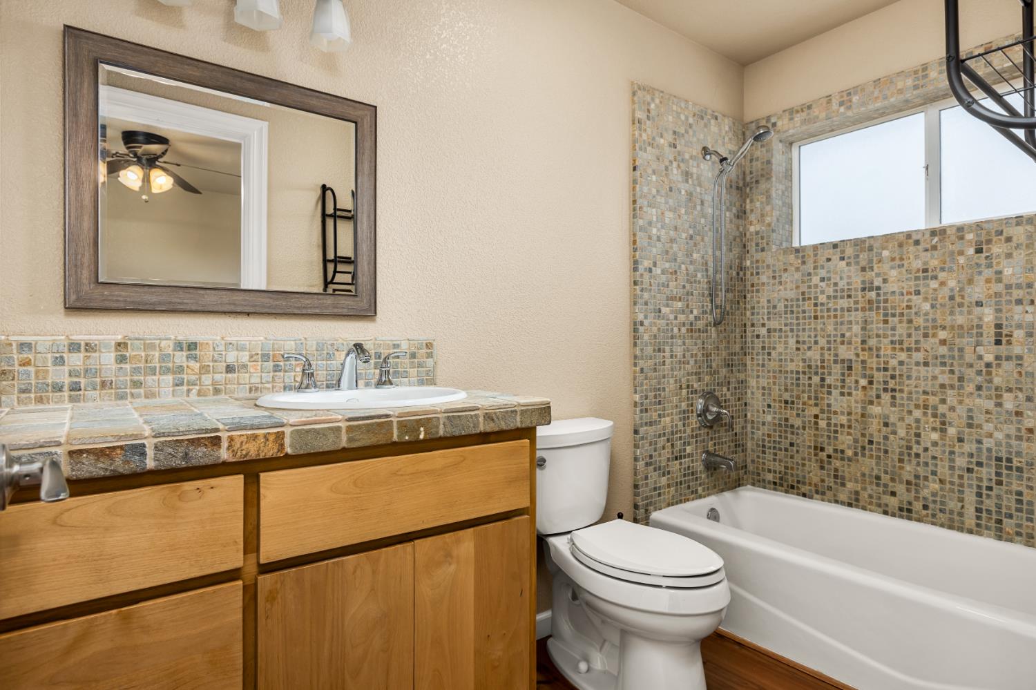 20839 Bear Hollow Road Grass Valley, CA 95949 - Photo 28 of 44 Ensuite 1