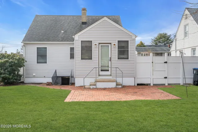 a view of a house with a backyard