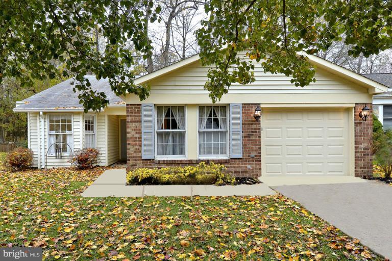 870 Rudder Way Annapolis, MD 21401 - Photo 3 of 30 Driveway / 1-Car Garage