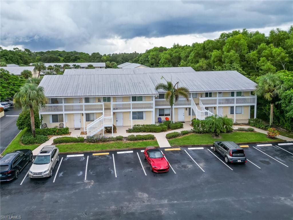 4631 Bayshore Drive, Unit L2 Naples, FL 34112 - Photo 34 of 41 a view of backyard with table and chairs