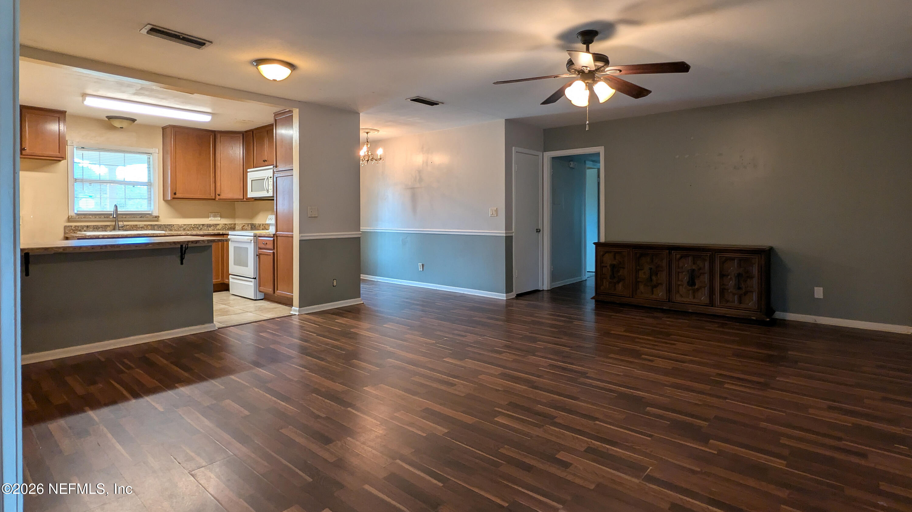 7324 Altama Road Jacksonville, FL 32216 - Photo 6 of 25 Living Room 2