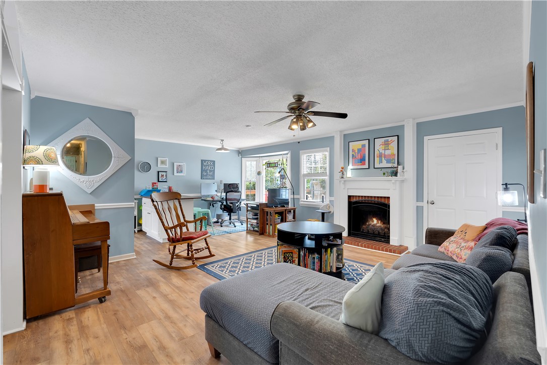 506 Quincy Road Seneca, SC 29678 - Photo 8 of 27 Open living area