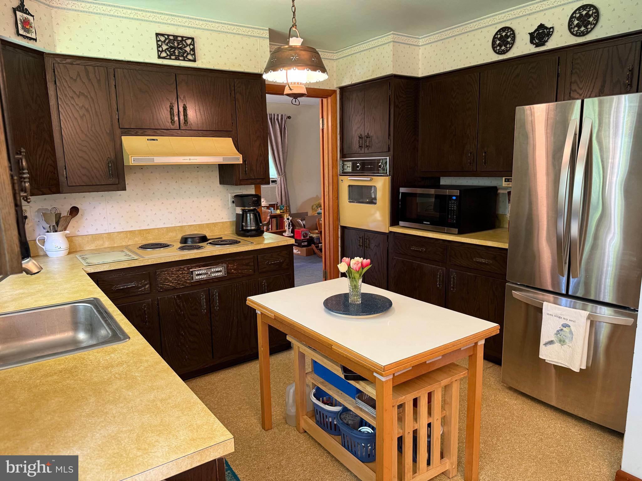 4050 Grande View Drive Pylesville, MD 21132 - Photo 18 of 40 a kitchen that has a sink a stove and a refrigerator