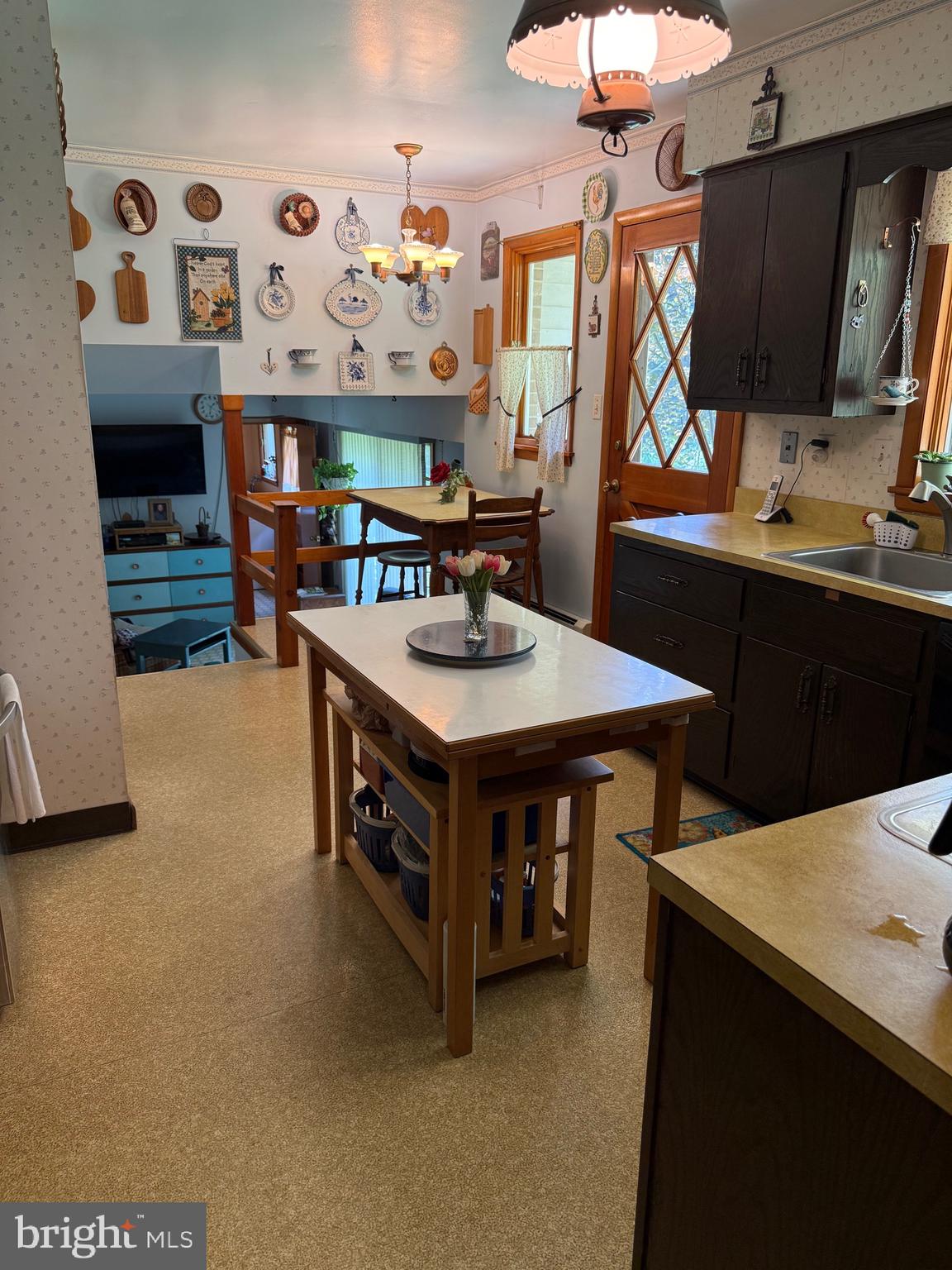 4050 Grande View Drive Pylesville, MD 21132 - Photo 19 of 40 a living room with furniture and a flat screen tv