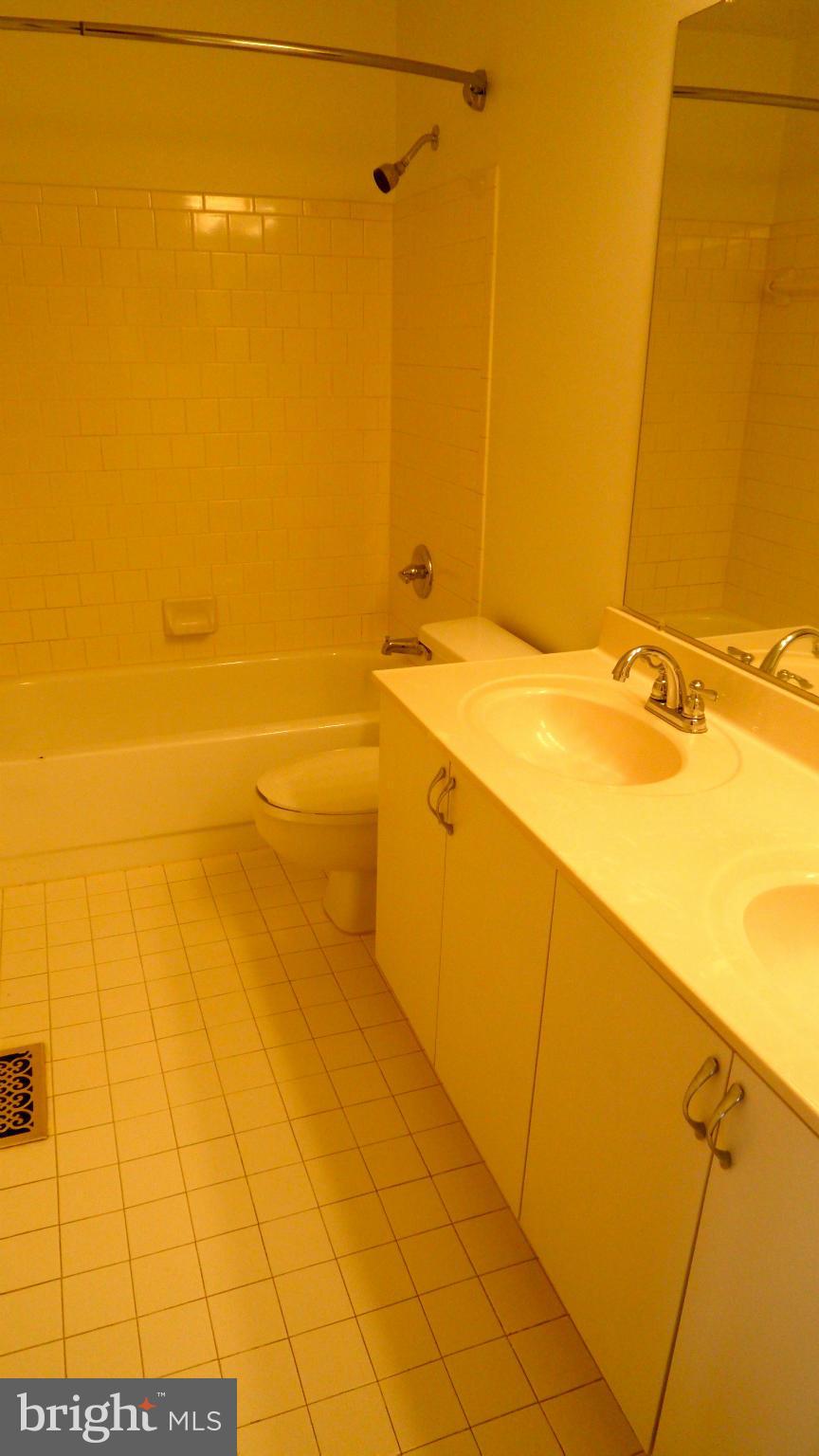 33 Stablemere Court Baltimore, MD 21209 - Photo 17 of 26 Bath