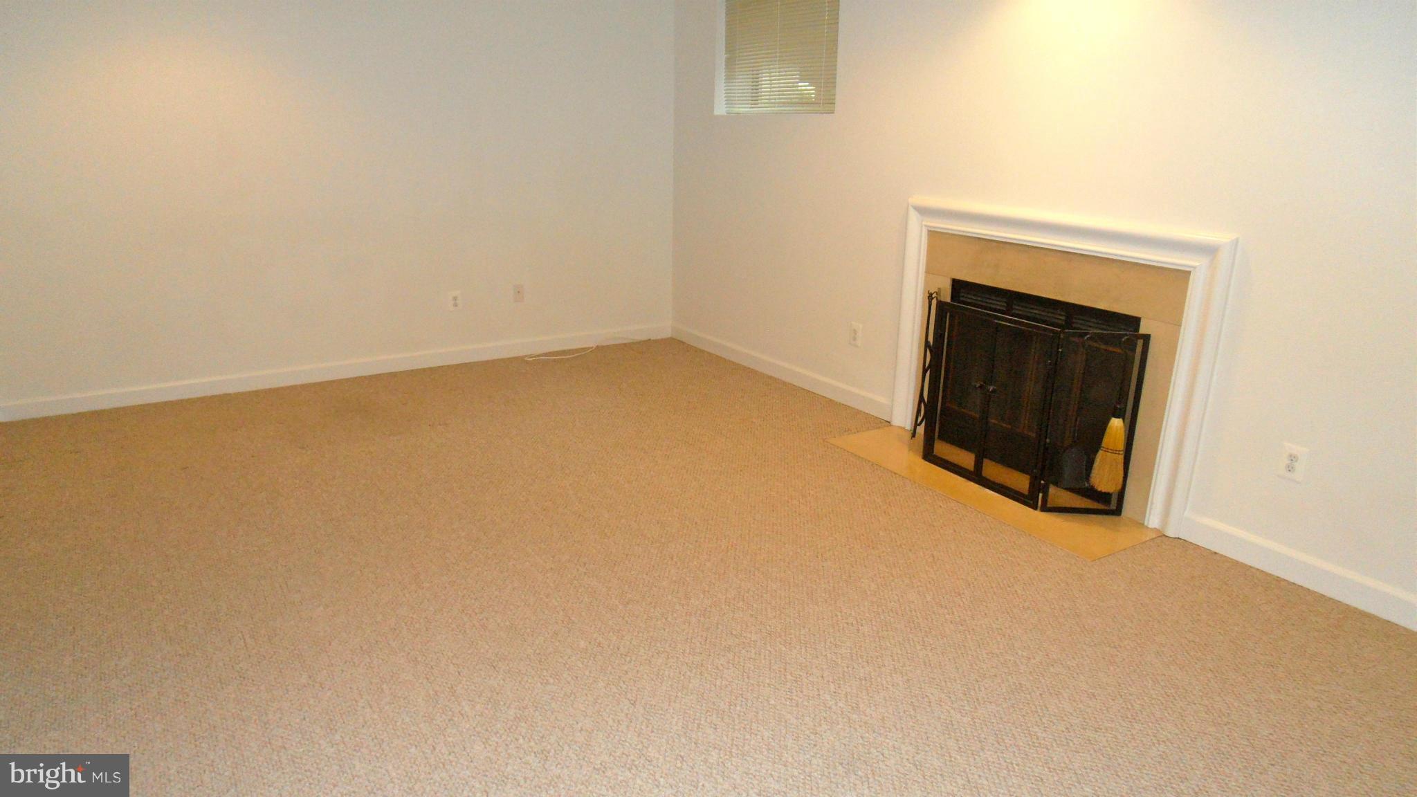 33 Stablemere Court Baltimore, MD 21209 - Photo 18 of 26 Family Room