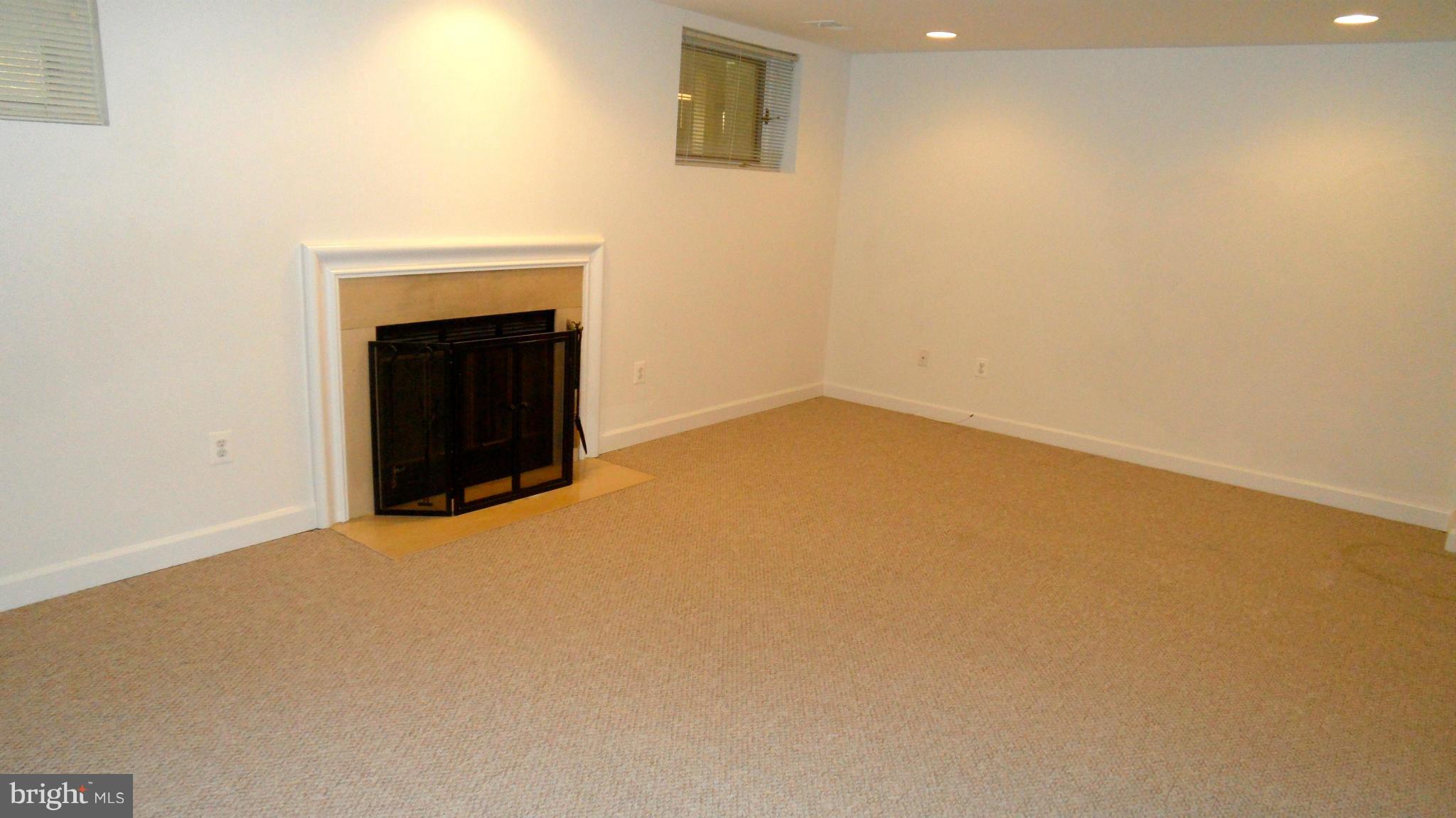 33 Stablemere Court Baltimore, MD 21209 - Photo 19 of 26 Family Room