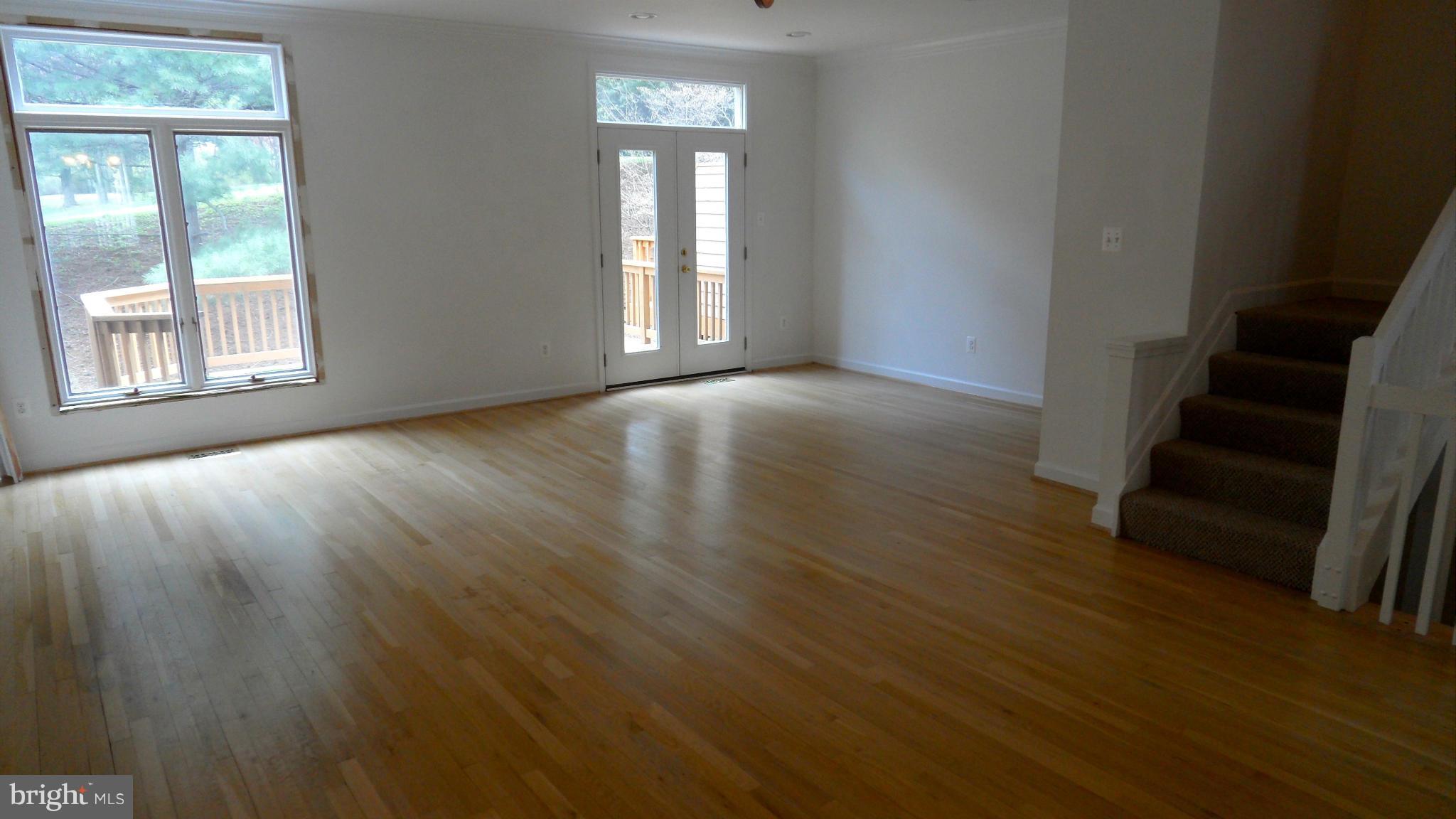 33 Stablemere Court Baltimore, MD 21209 - Photo 5 of 26 Living Room