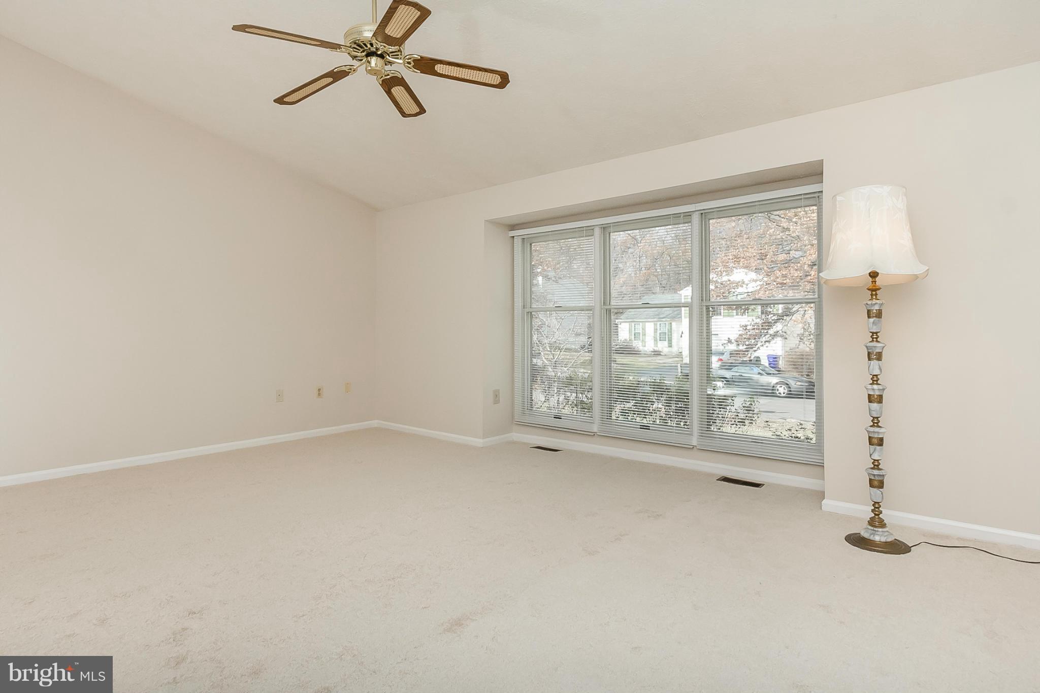 3049 Memory Lane Silver Spring, MD 20904 - Photo 5 of 30 Living Room