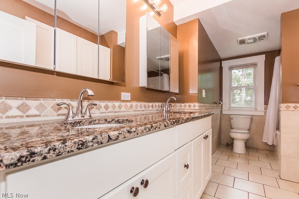 1524 Compton Road Cleveland, OH 44118 - Photo 15 of 26