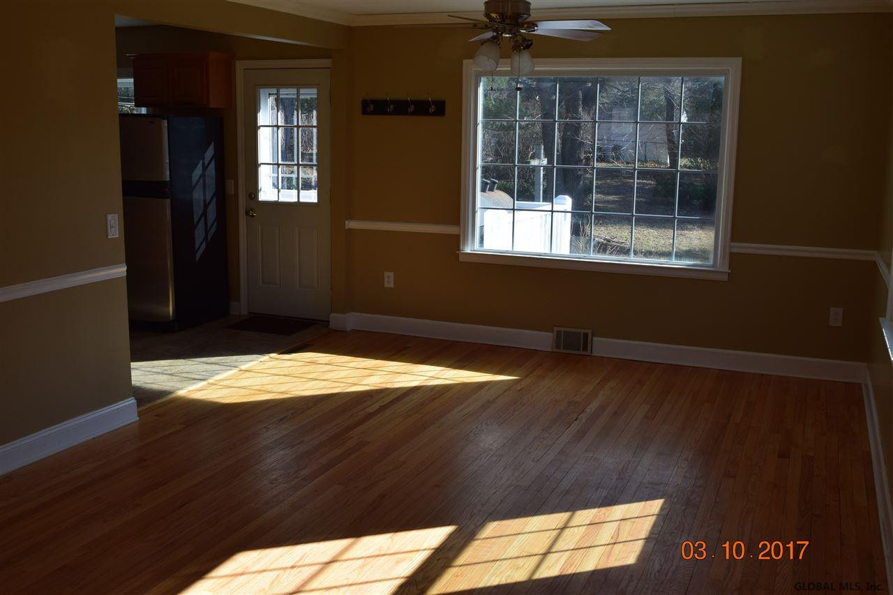 27 Latham Ridge Road Colonie, NY 12110 - Photo 9 of 24 Photo 9