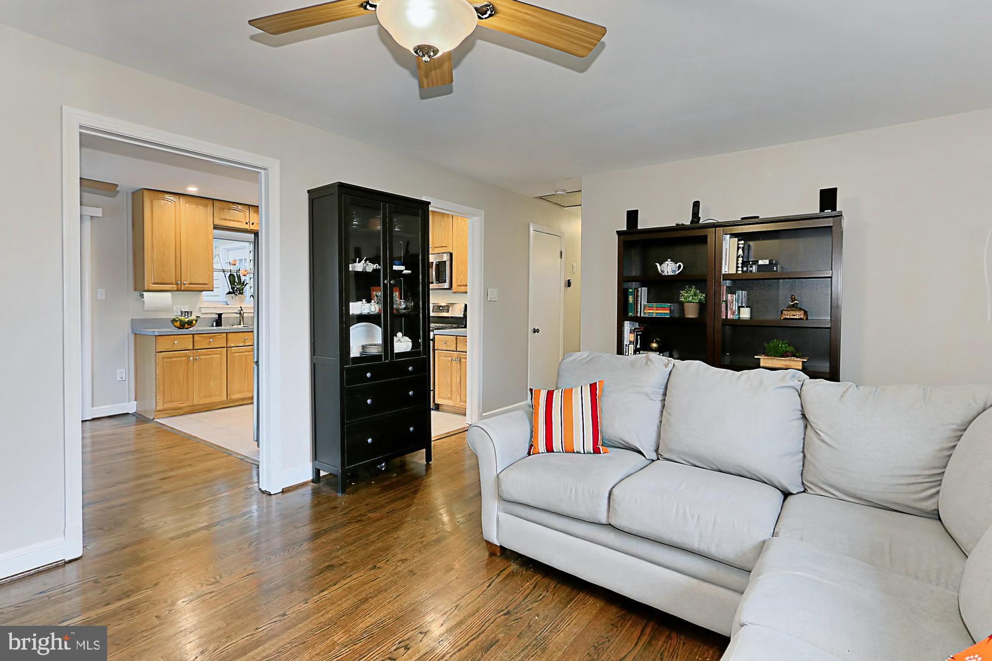 5906 Craig Street Springfield, VA 22150 - Photo 9 of 54 Living room