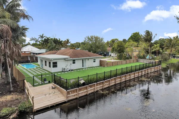 $675,000 | 3268 Sapphire Road, Lake Worth, FL 33462