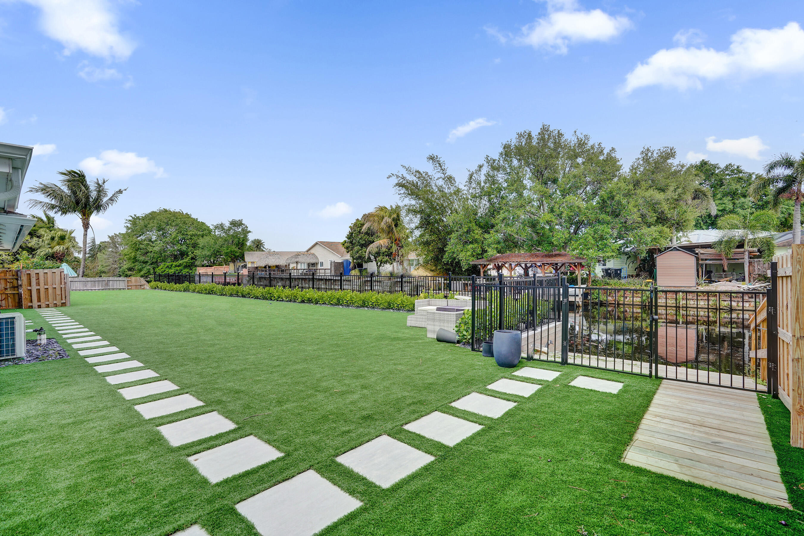 3268 Sapphire Road Lake Worth, FL 33462 - Photo 38 of 52 38