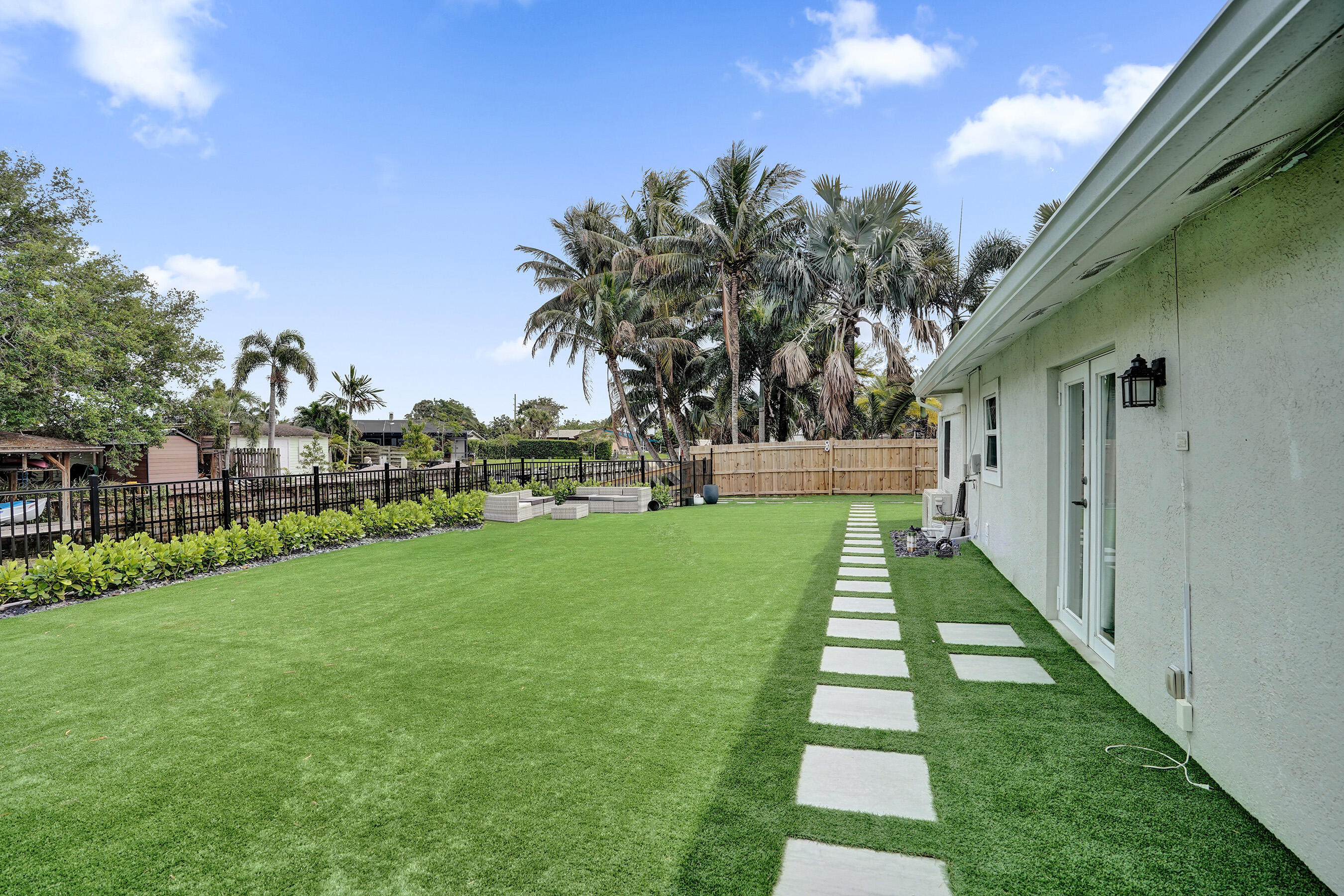 3268 Sapphire Road Lake Worth, FL 33462 - Photo 40 of 52 40