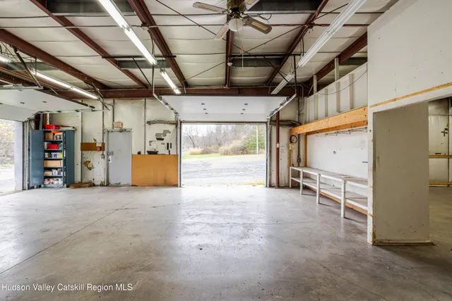 a view of a big room with closet and windows
