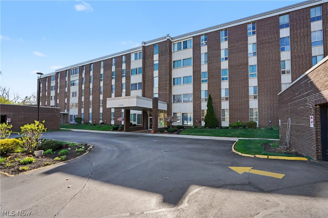 3066 Kent Road, Unit 101 Stow, OH 44224 - Photo 1 of 42