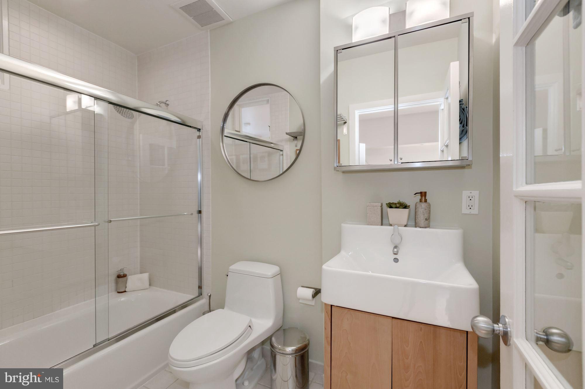 3541 S Street Northwest Washington, DC 20007 - Photo 16 of 29 2nd bedroom full bath