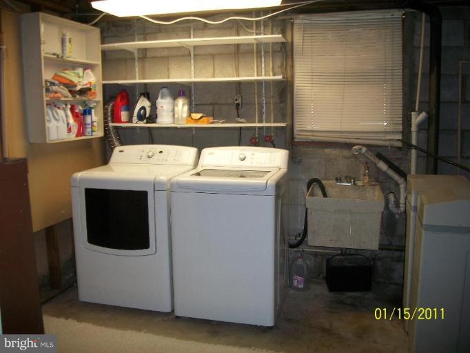 1830 Cedar Road Pasadena, MD 21122 - Photo 16 of 28 Large laundry area!