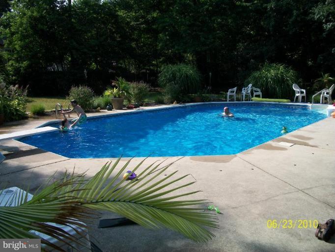 1830 Cedar Road Pasadena, MD 21122 - Photo 23 of 28 New Liner and ready when you are for summer fun!