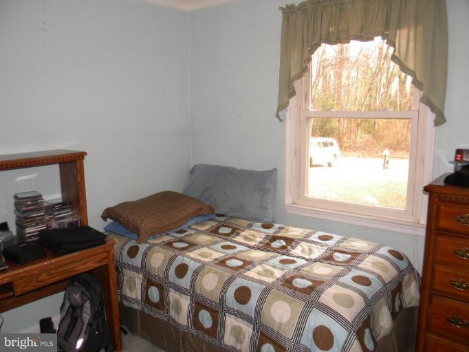 1830 Cedar Road Pasadena, MD 21122 - Photo 10 of 28 2nd main floor bedroom