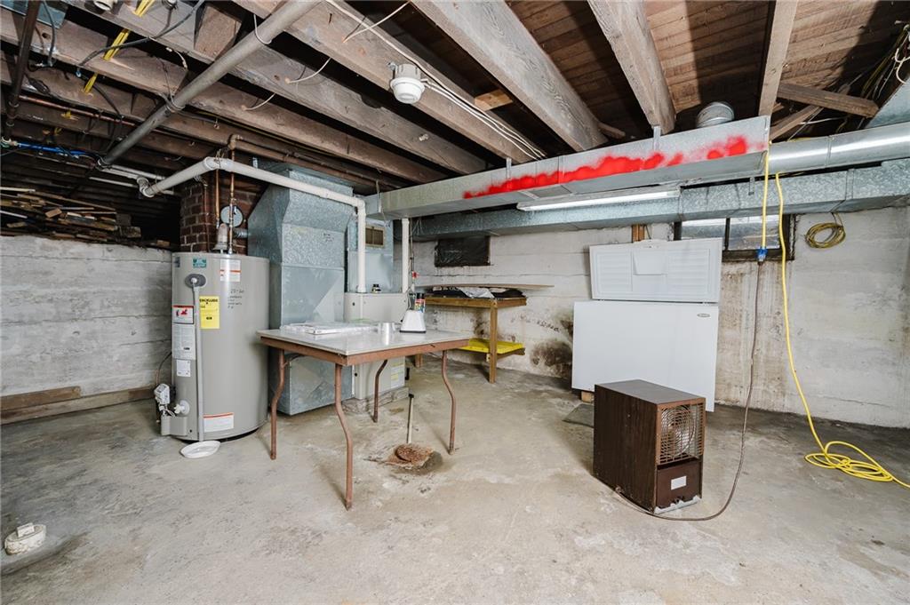 634 Ridge Avenue Ford City, PA 16226 - Photo 29 of 30 a utility room with dryer and washing machine