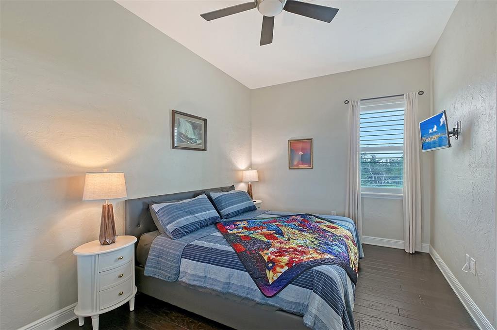 520 Rye Road Northeast Bradenton, FL 34212 - Photo 51 of 88 a bedroom with a bed and a lamp