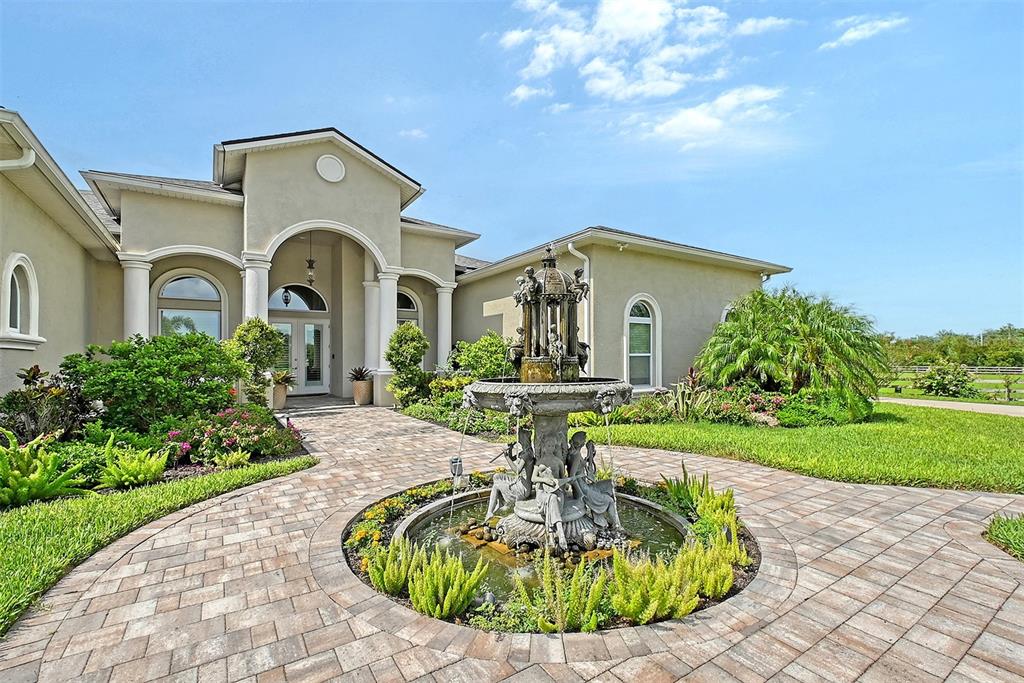 520 Rye Road Northeast Bradenton, FL 34212 - Photo 75 of 88 a front view of a house with garden