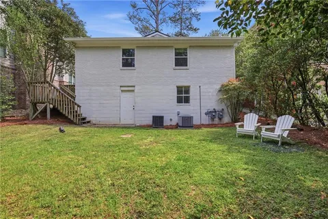 a view of a house with a backyard
