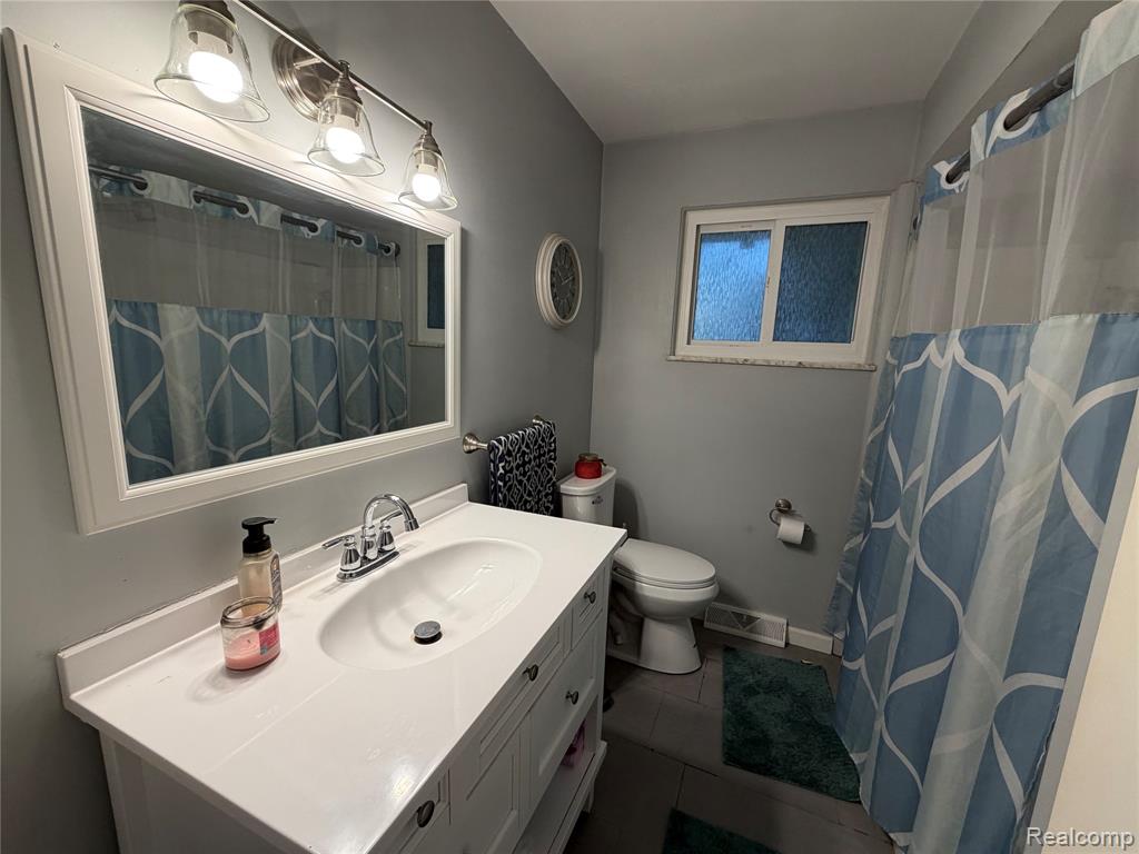 6644 Dorwood Road Saginaw, MI 48601 - Photo 7 of 18