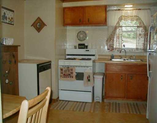 276 McClane Farm Road Washington, PA 15301 - Photo 2 of 8 Kitchen.