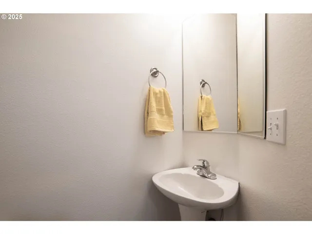 $450,000 | 9809 North Exeter Avenue, Portland, OR 97203