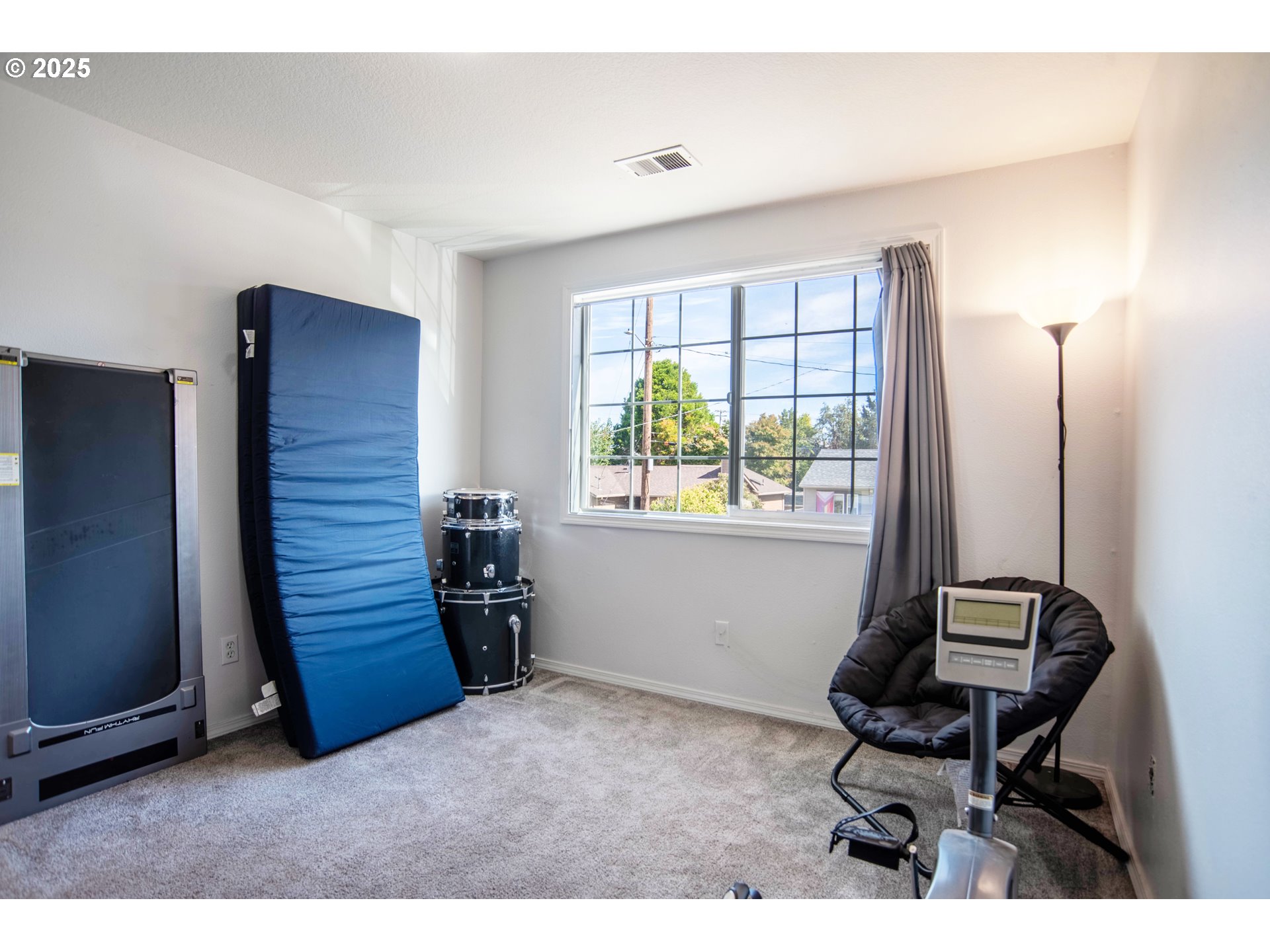 9809 North Exeter Avenue Portland, OR 97203 - Photo 23 of 31 a view of workspace with furniture and a window