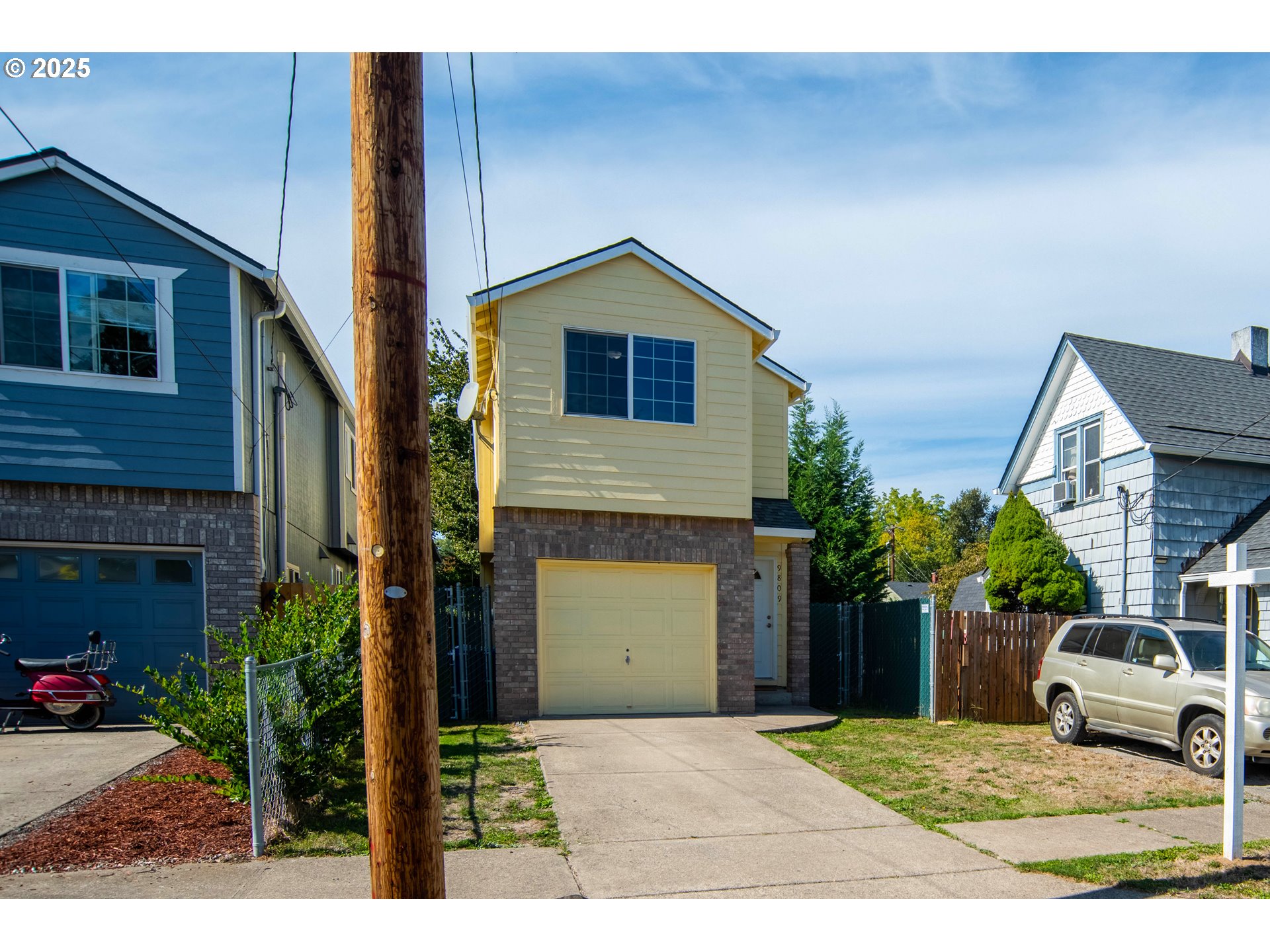 9809 North Exeter Avenue Portland, OR 97203 - Photo 28 of 31 a house view with a garden space
