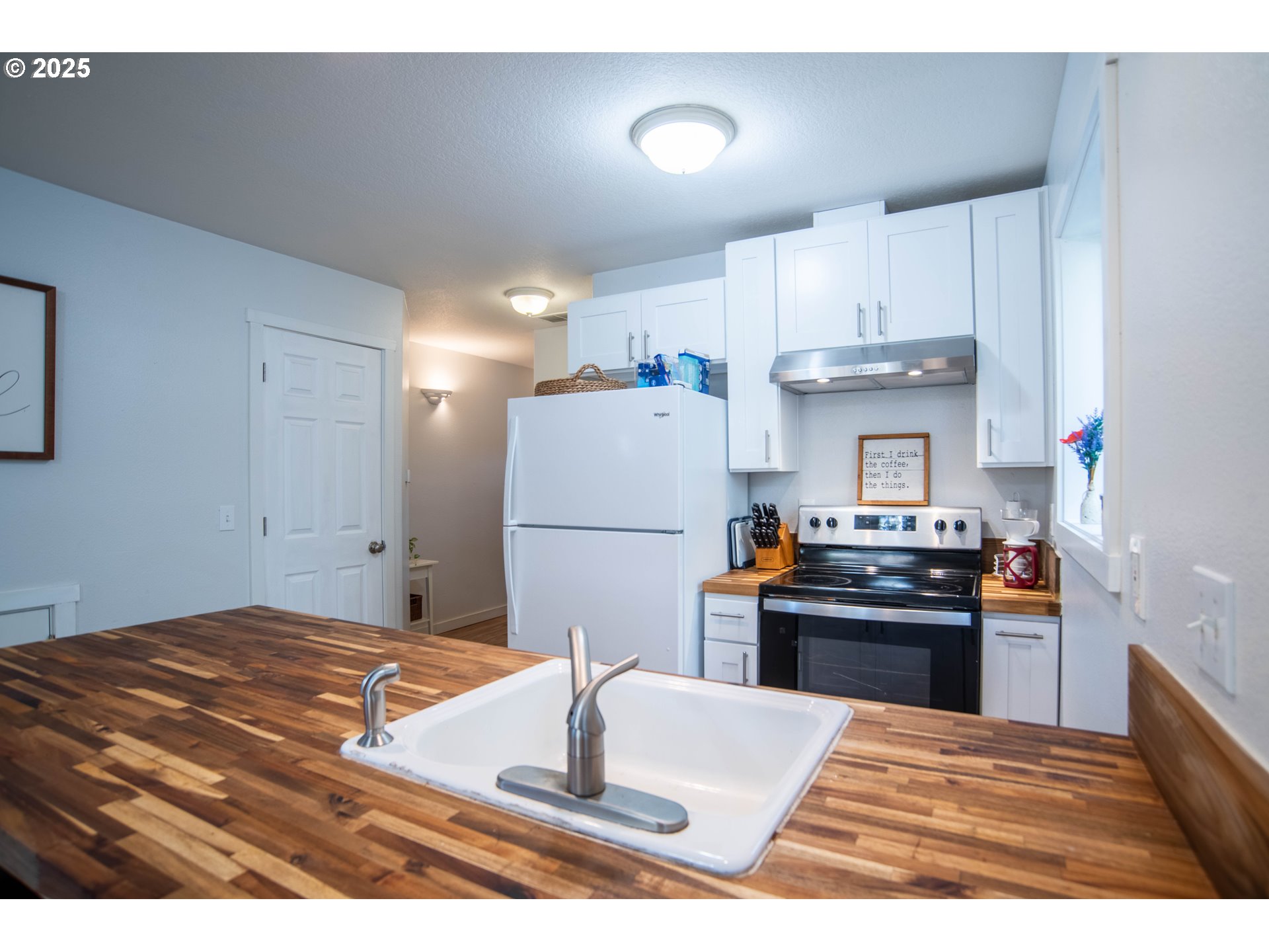 9809 North Exeter Avenue Portland, OR 97203 - Photo 4 of 31 a kitchen with kitchen island a stove a refrigerator and a sink