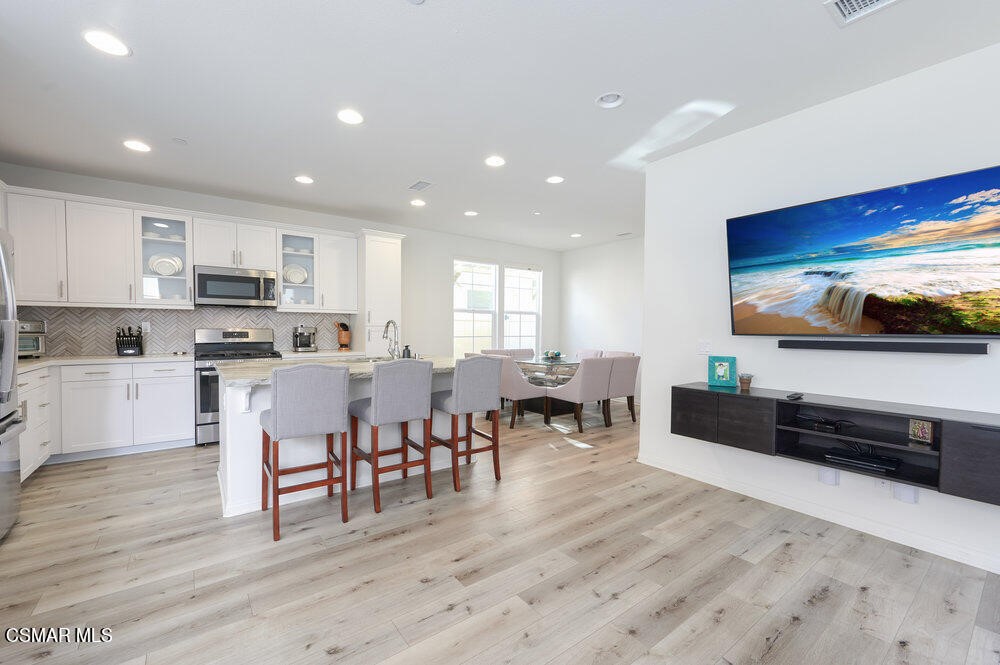 243 Stonegate Road Camarillo, CA 93010 - Photo 2 of 40