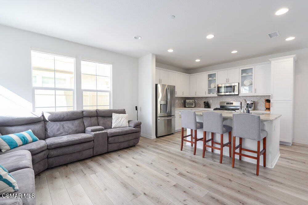 243 Stonegate Road Camarillo, CA 93010 - Photo 3 of 40