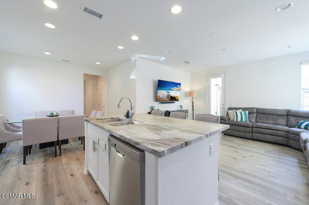 243 Stonegate Road Camarillo, CA 93010 - Photo 4 of 40