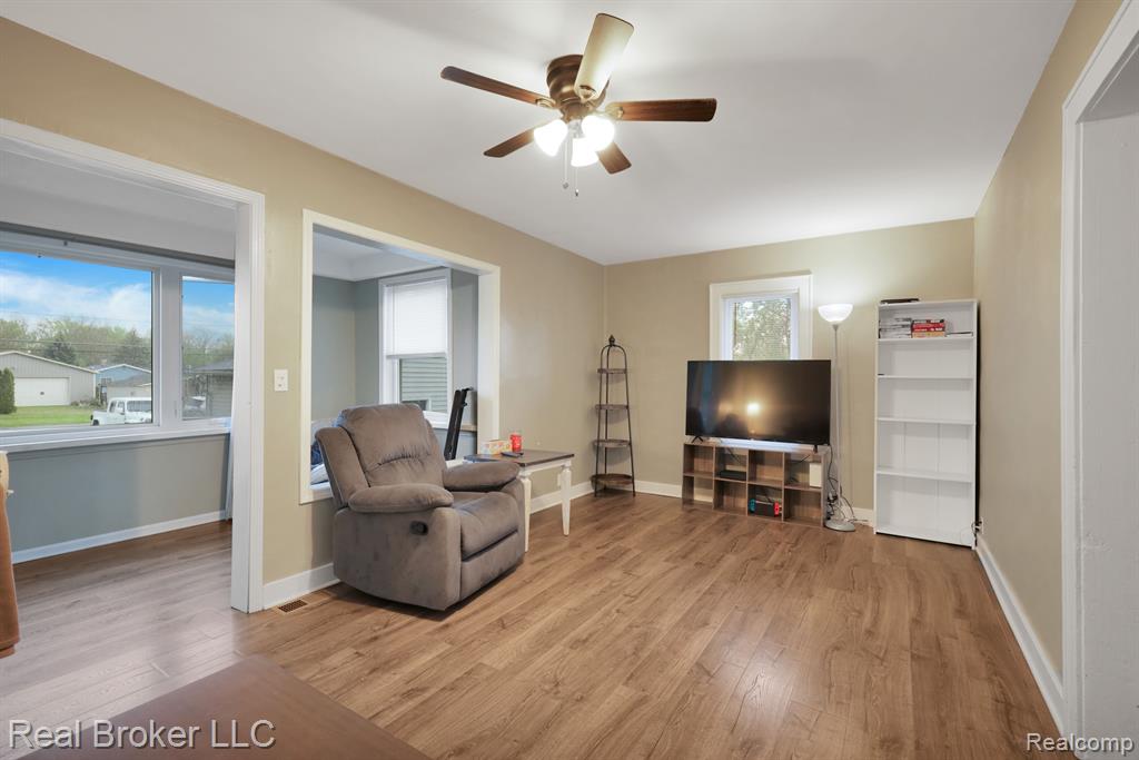 1493 East Judd Road Burton, MI 48529 - Photo 8 of 27