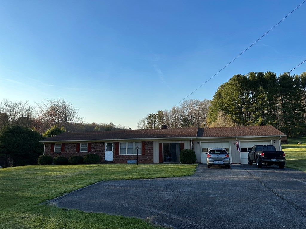 3075 Pipers Gap Road Galax, VA 24333 - Photo 3 of 26 Gallery Image 3